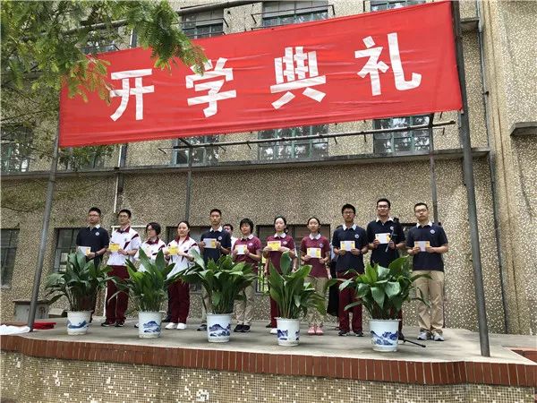 https://mmbiz.qpic.cn/mmbiz_jpg/gAkqn4cf6BmwM9WwrhN0NXowjqc6EaIluGzGmibKS6t0NbdqKFTtgK26UdibB5XicAdCCCqib3z7hCXW9yrJvibiaShA/640?wx_fmt=jpeg